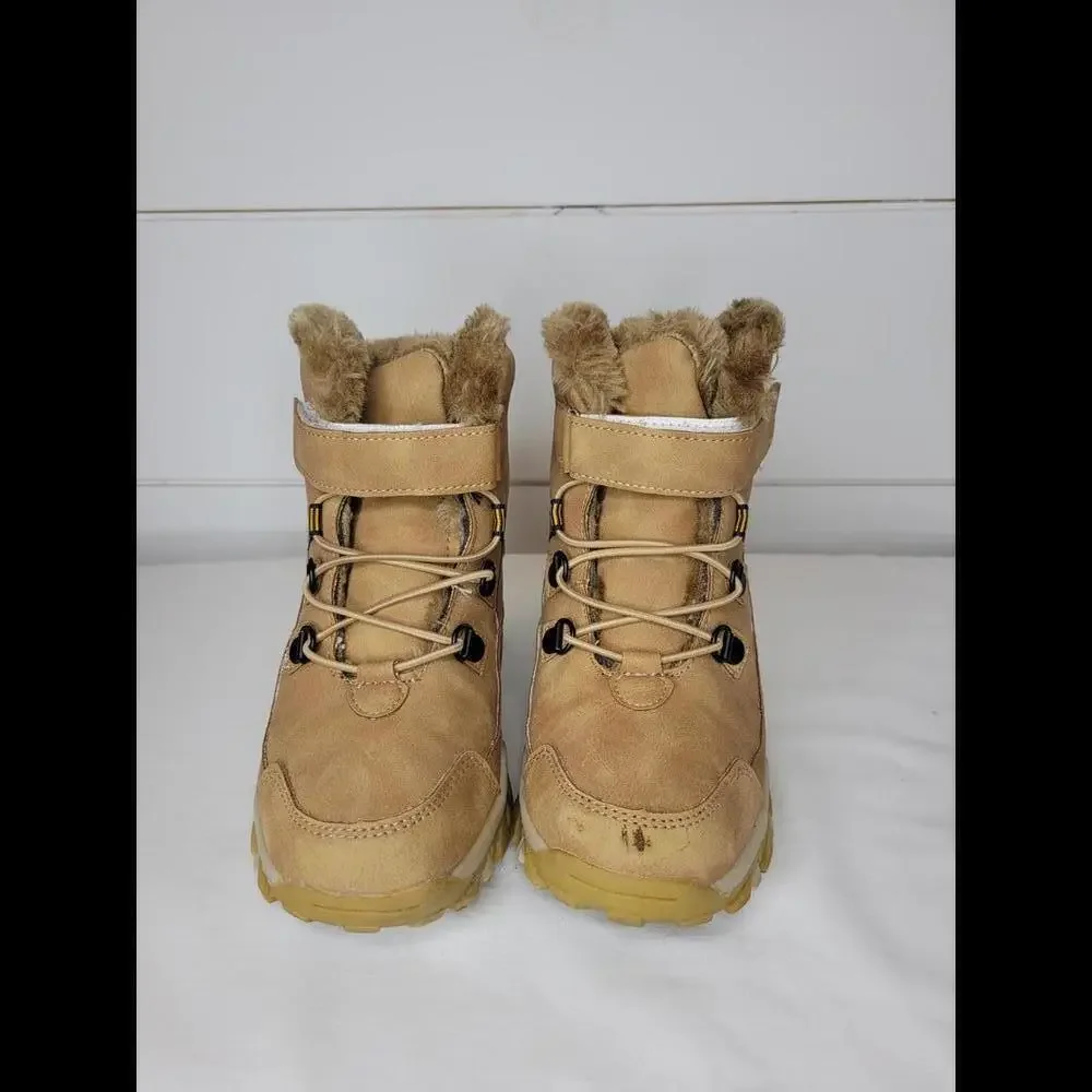 Kids snow boots (non branded) size 2